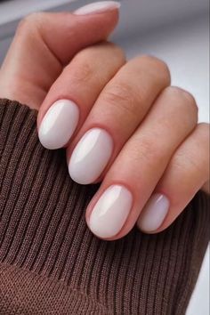 De nagelkleuren trends van zomer 2025 op een rij