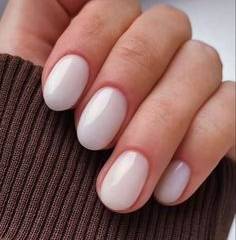 De nagelkleuren trends van zomer 2025 op een rij